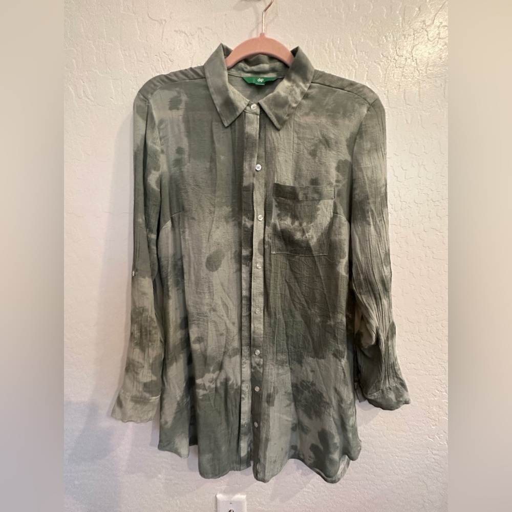 Lightweight women’s button down